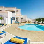 Dois Pinheiros Villa *